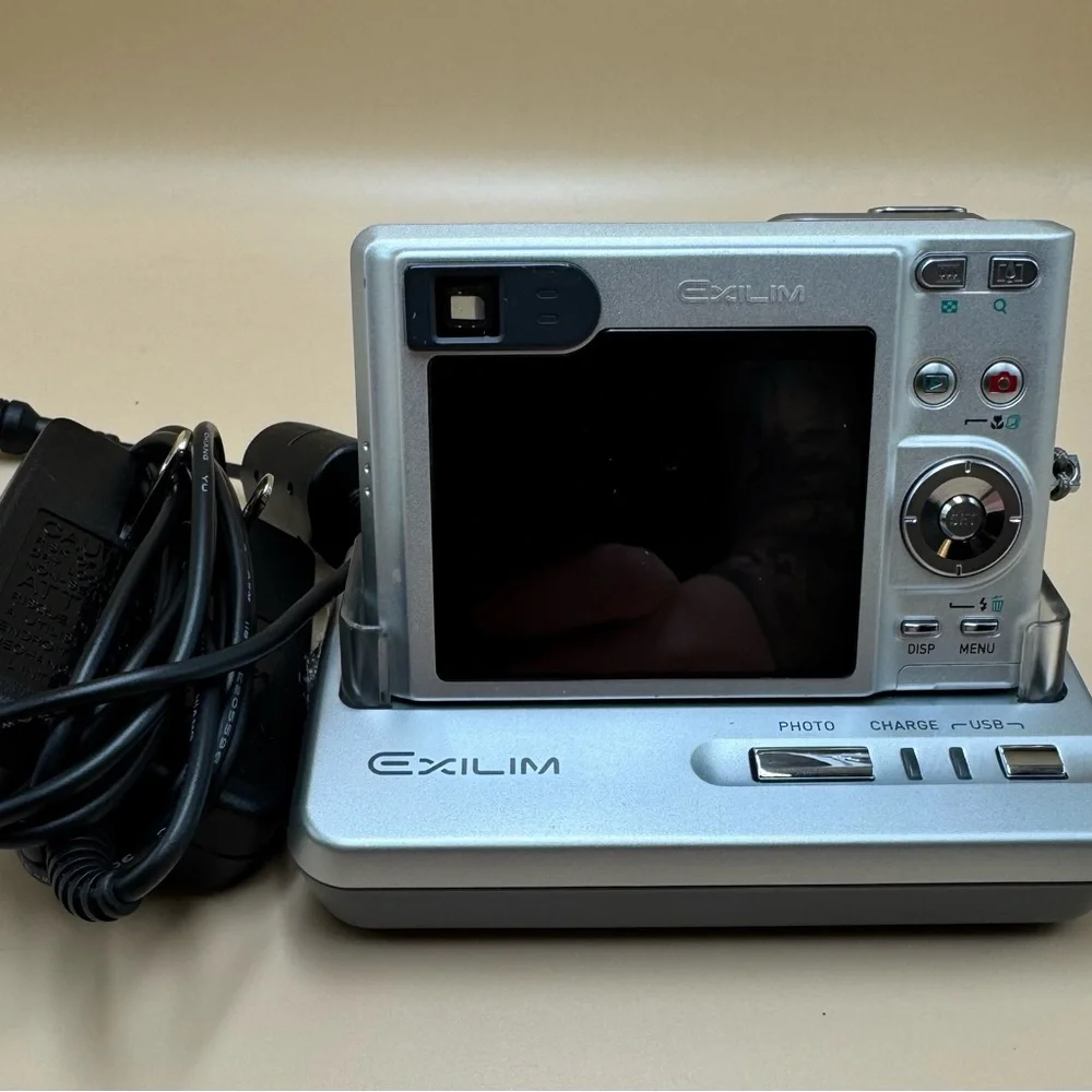 BROKEN Casio Exilim 5.0 Mega Pixels Compact Digital Camera w/manual FOR PARTS